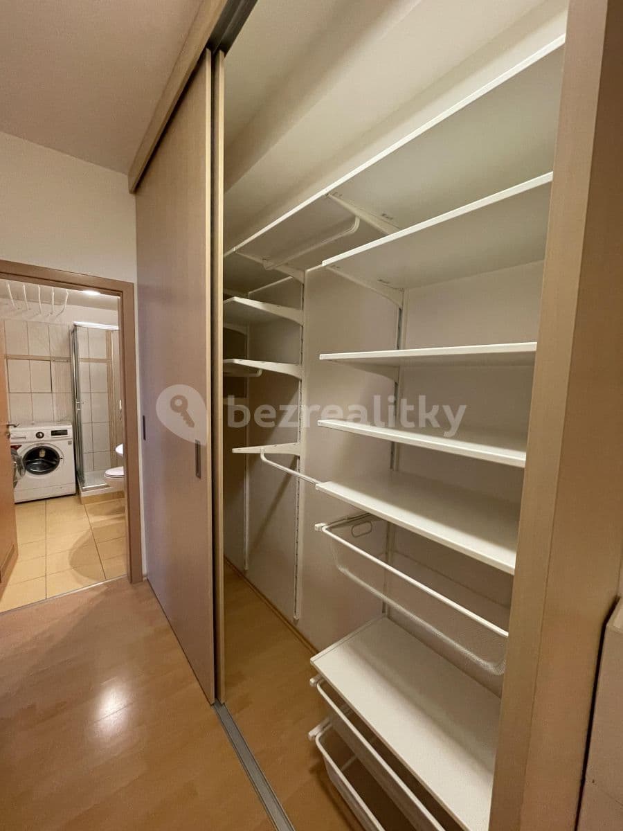 1 bedroom with open-plan kitchen flat to rent, 39 m², Klíčova, Brno, Jihomoravský Region 1 bedroom with open-plan kitchen flat to rent, 39 m², Klíčova, Brno, Jihomoravský Region