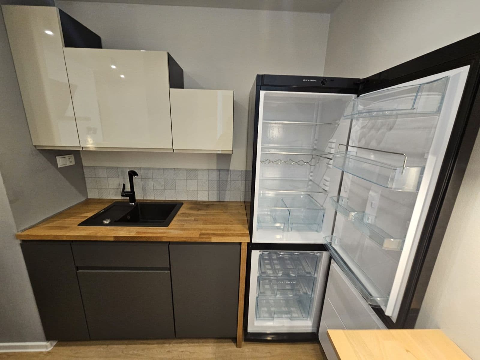 2 bedroom with open-plan kitchen flat to rent, 56 m², Katovická, Prague, Prague 2 bedroom with open-plan kitchen flat to rent, 56 m², Katovická, Prague, Prague