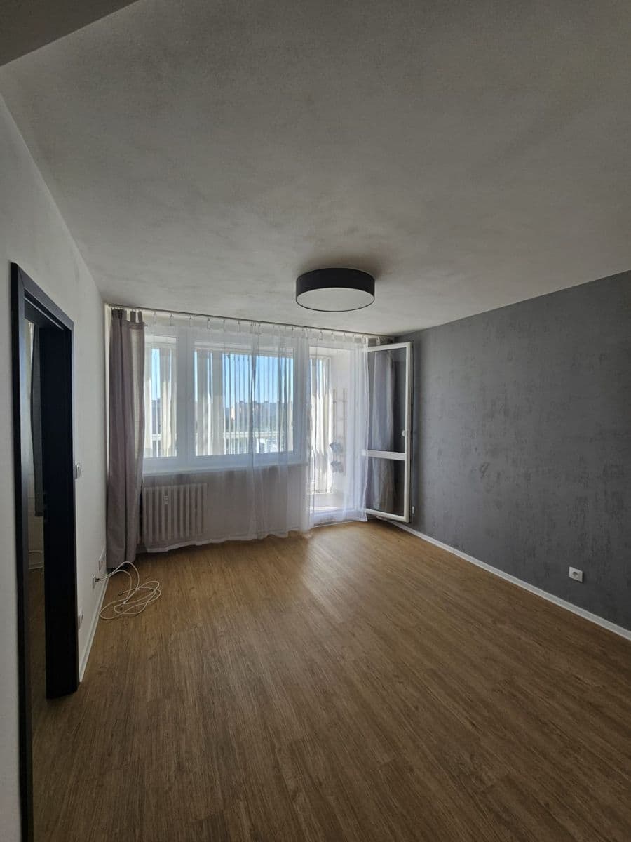 2 bedroom with open-plan kitchen flat to rent, 56 m², Katovická, Prague, Prague 2 bedroom with open-plan kitchen flat to rent, 56 m², Katovická, Prague, Prague
