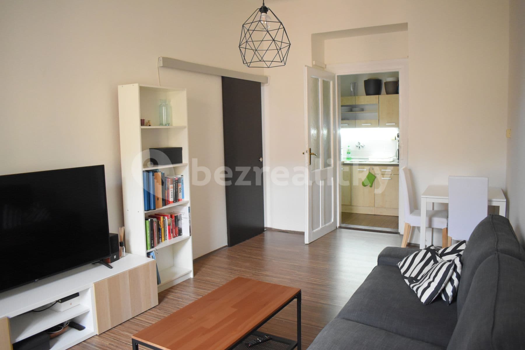 1 bedroom with open-plan kitchen flat to rent, 43 m², Rostislavova, Prague, Prague 1 bedroom with open-plan kitchen flat to rent, 43 m², Rostislavova, Prague, Prague