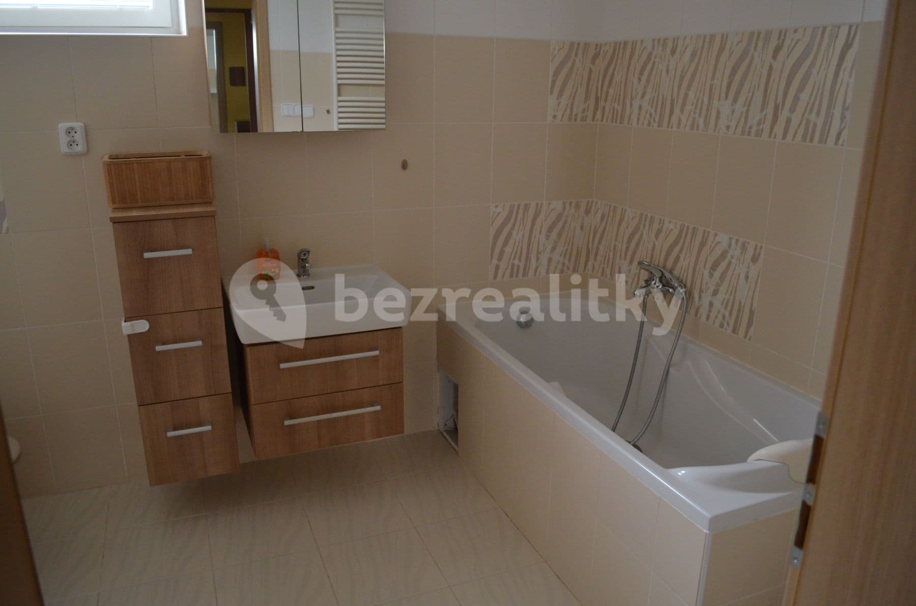 1 bedroom with open-plan kitchen flat to rent, 63 m², Sloupecká, Měchenice, Středočeský Region 1 bedroom with open-plan kitchen flat to rent, 63 m², Sloupecká, Měchenice, Středočeský Region