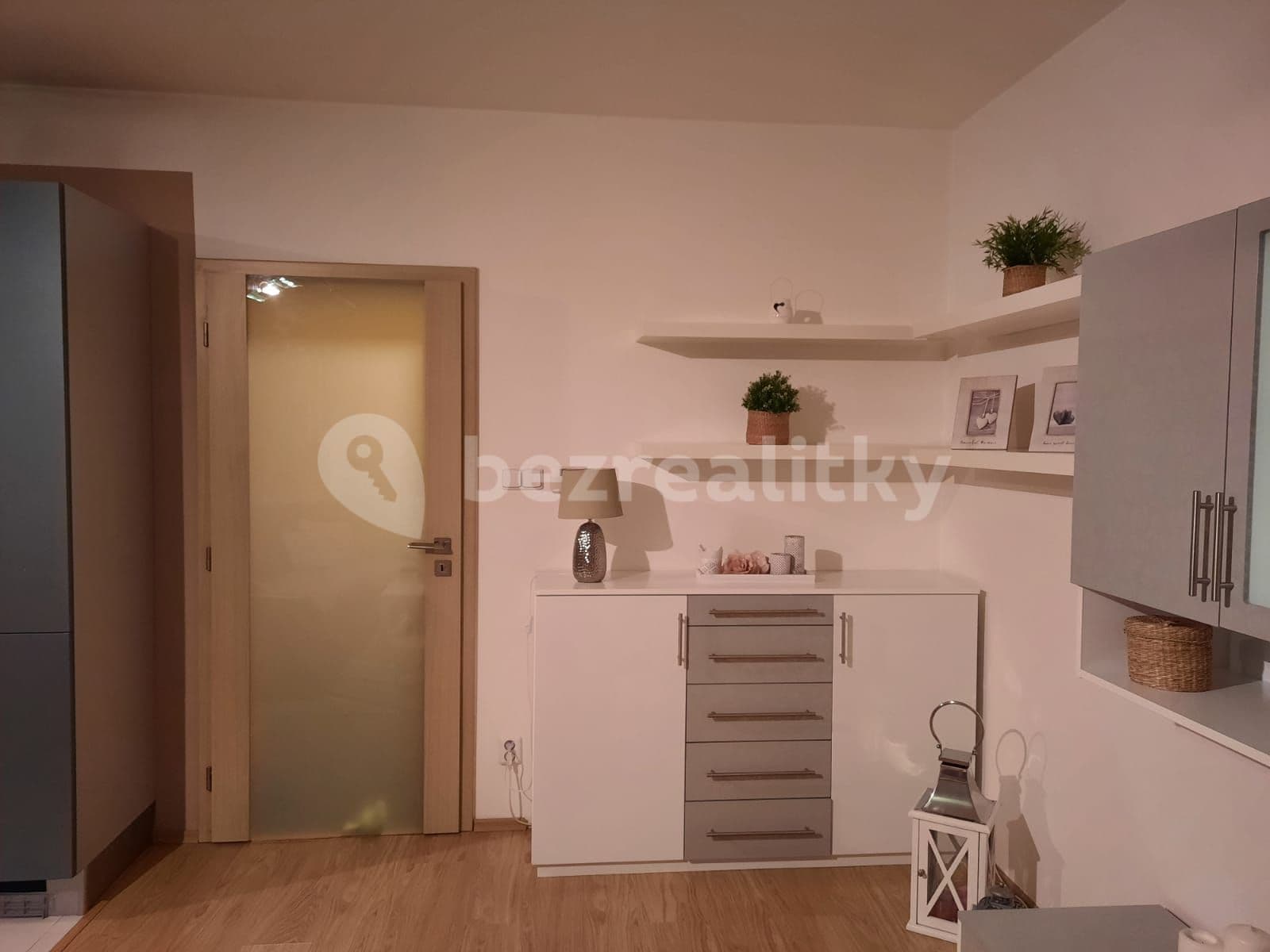 1 bedroom with open-plan kitchen flat to rent, 63 m², Sloupecká, Měchenice, Středočeský Region 1 bedroom with open-plan kitchen flat to rent, 63 m², Sloupecká, Měchenice, Středočeský Region