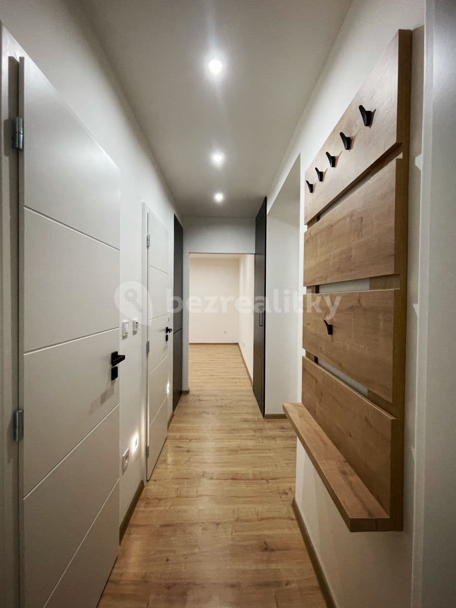 1 bedroom with open-plan kitchen flat to rent, 52 m², Maďarská, Ostrava, Moravskoslezský Region 1 bedroom with open-plan kitchen flat to rent, 52 m², Maďarská, Ostrava, Moravskoslezský Region