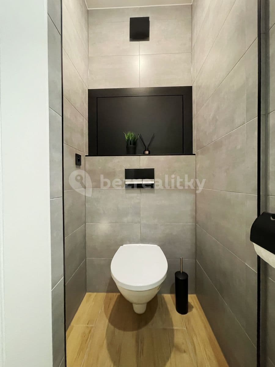 1 bedroom with open-plan kitchen flat to rent, 52 m², Maďarská, Ostrava, Moravskoslezský Region 1 bedroom with open-plan kitchen flat to rent, 52 m², Maďarská, Ostrava, Moravskoslezský Region