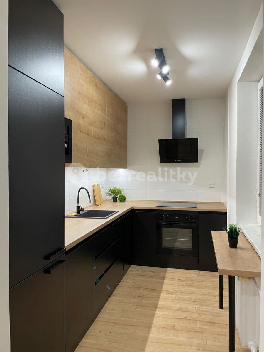 1 bedroom with open-plan kitchen flat to rent, 52 m², Maďarská, Ostrava, Moravskoslezský Region 1 bedroom with open-plan kitchen flat to rent, 52 m², Maďarská, Ostrava, Moravskoslezský Region