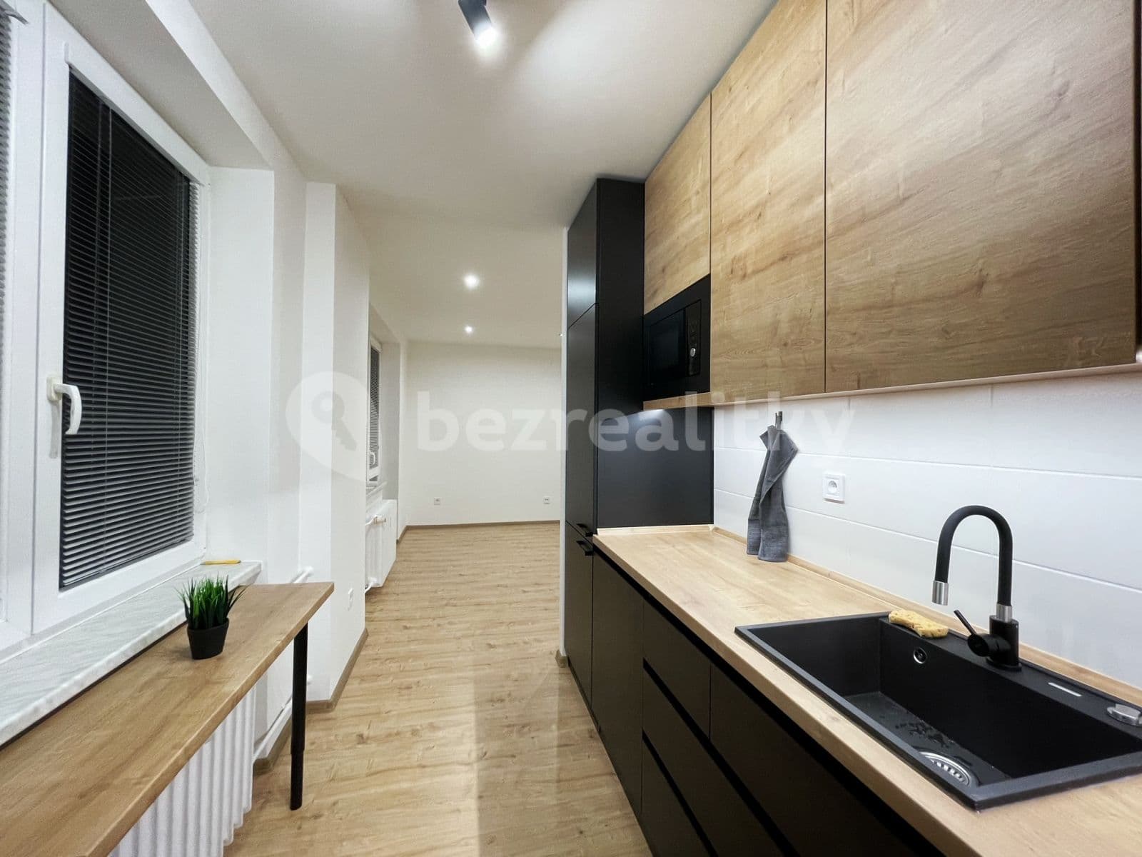 1 bedroom with open-plan kitchen flat to rent, 52 m², Maďarská, Ostrava, Moravskoslezský Region 1 bedroom with open-plan kitchen flat to rent, 52 m², Maďarská, Ostrava, Moravskoslezský Region