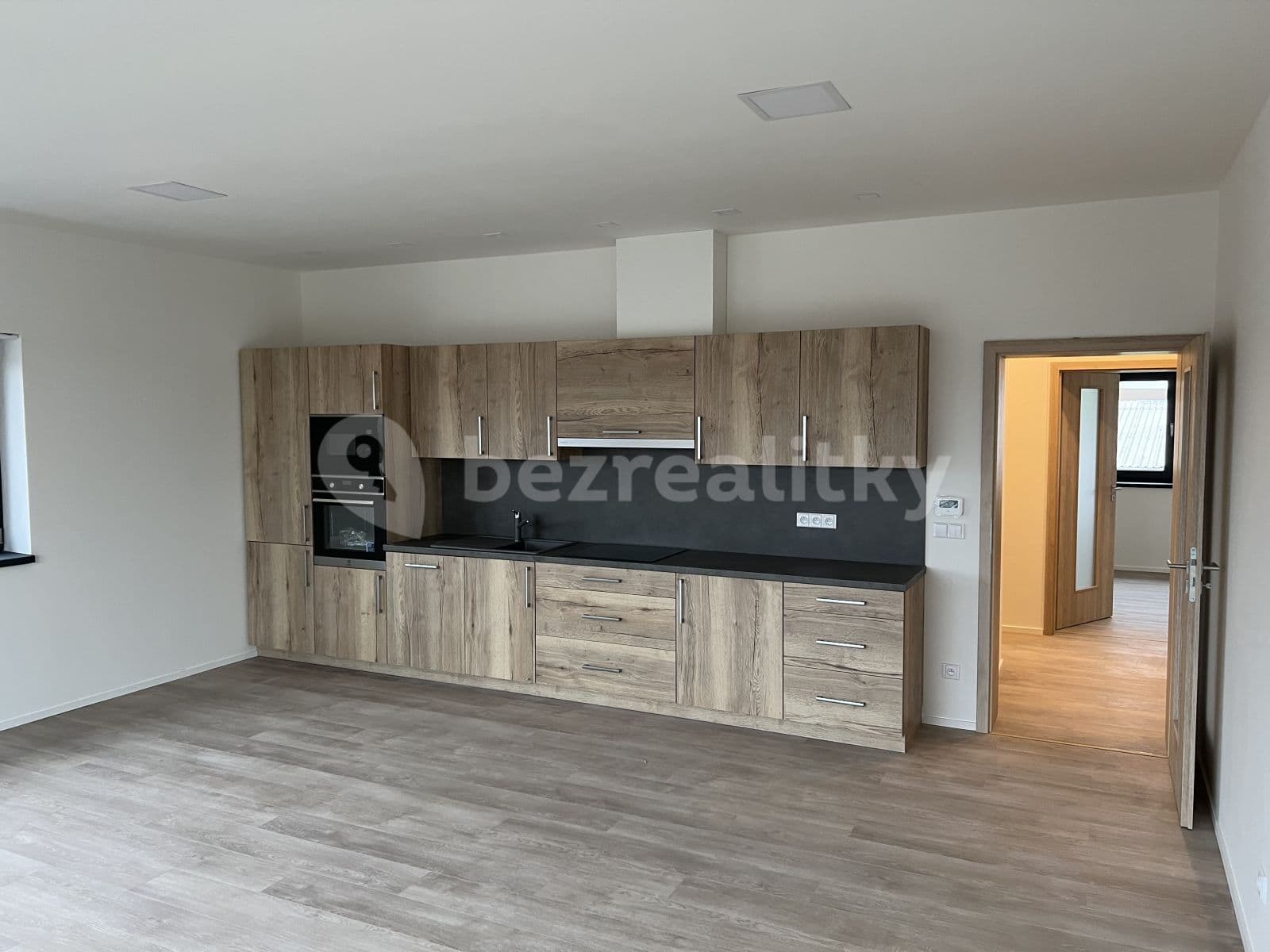 2 bedroom with open-plan kitchen flat to rent, 75 m², Tismice, Středočeský Region
