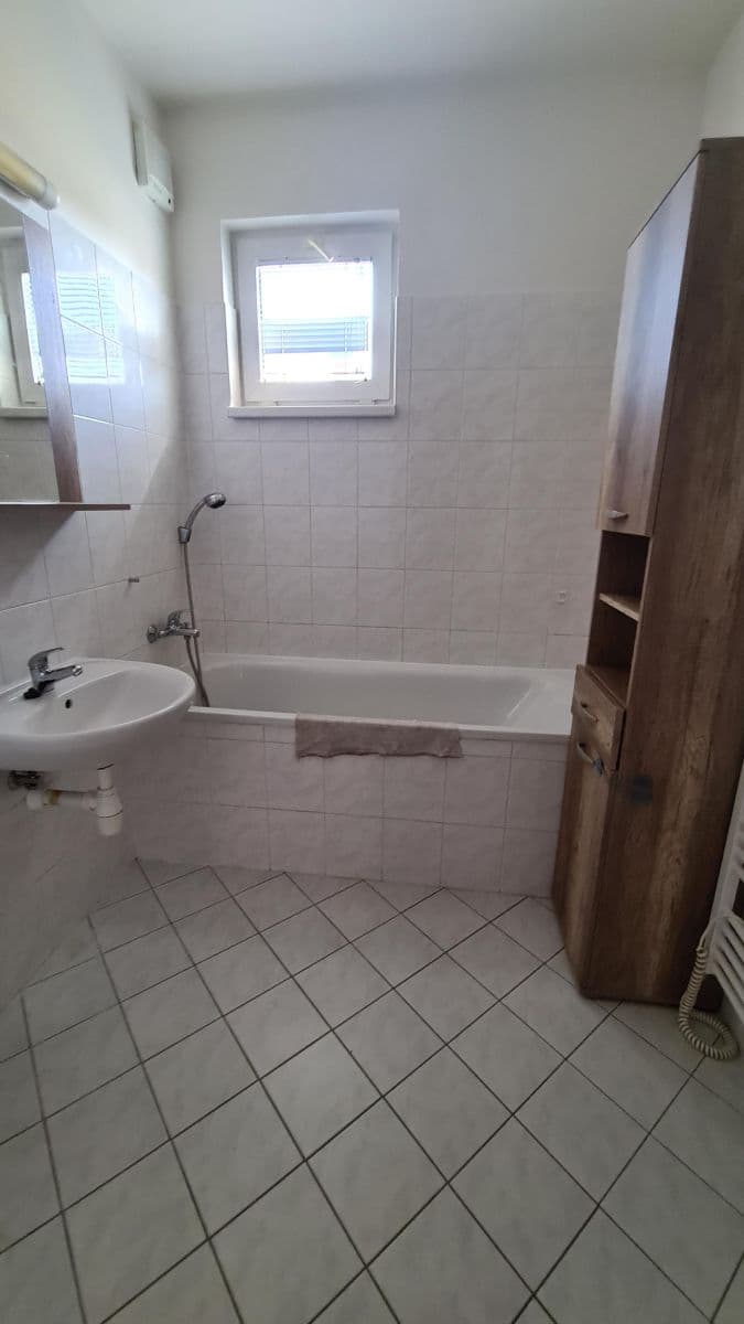 2 bedroom with open-plan kitchen flat to rent, 72 m², Na Výšině, Vrchlabí, Královéhradecký Region 2 bedroom with open-plan kitchen flat to rent, 72 m², Na Výšině, Vrchlabí, Královéhradecký Region