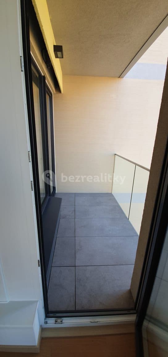 1 bedroom with open-plan kitchen flat to rent, 50 m², U Plynárny, Prague, Prague 1 bedroom with open-plan kitchen flat to rent, 50 m², U Plynárny, Prague, Prague