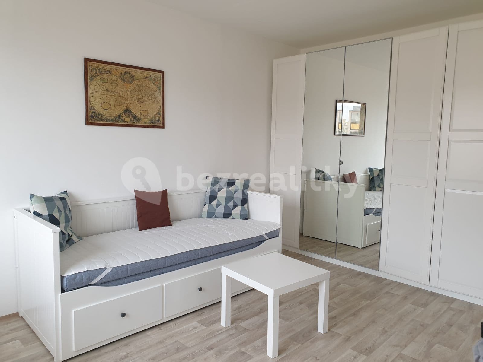 Studio flat to rent, 30 m², Brodského, Prague, Prague Studio flat to rent, 30 m², Brodského, Prague, Prague