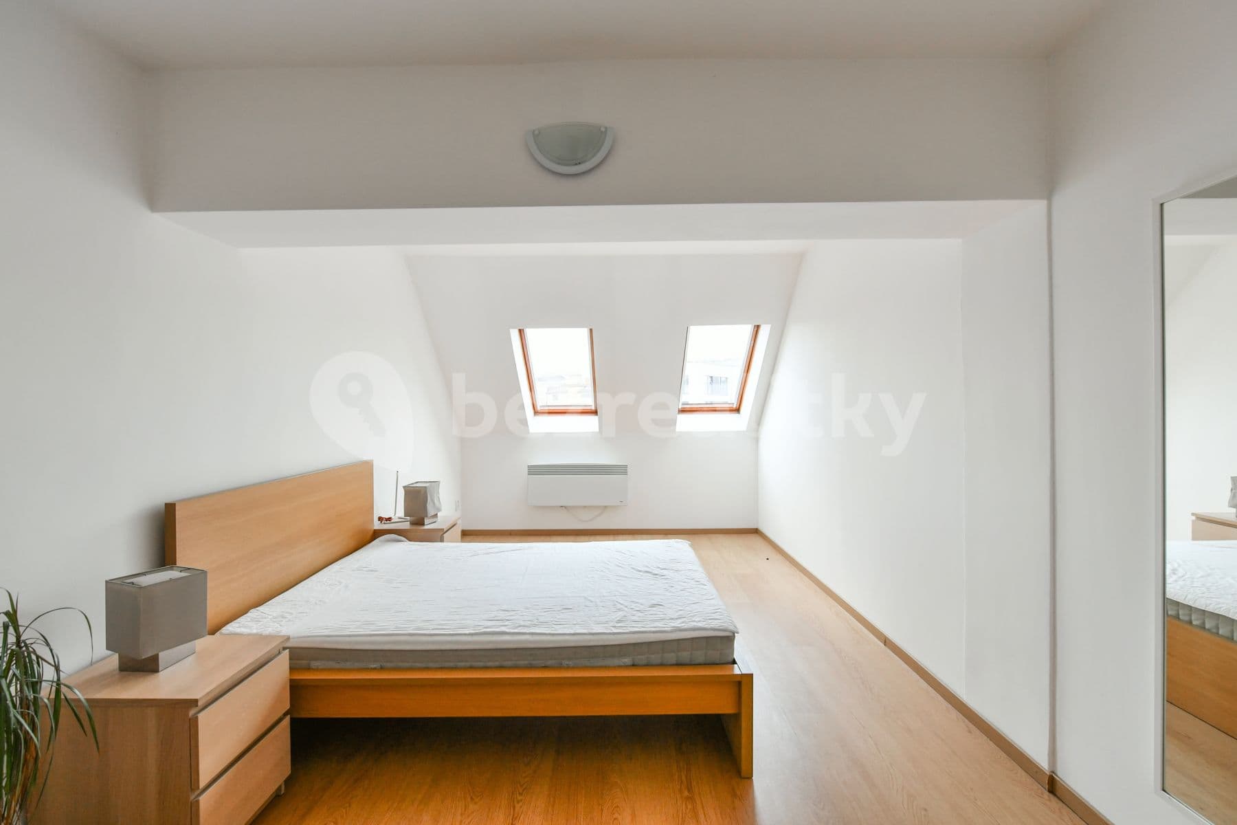 2 bedroom with open-plan kitchen flat for sale, 89 m², Roháčova, Prague, Prague