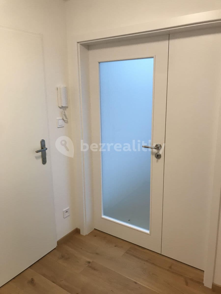1 bedroom with open-plan kitchen flat to rent, 50 m², Žižkova, Horoměřice, Středočeský Region 1 bedroom with open-plan kitchen flat to rent, 50 m², Žižkova, Horoměřice, Středočeský Region