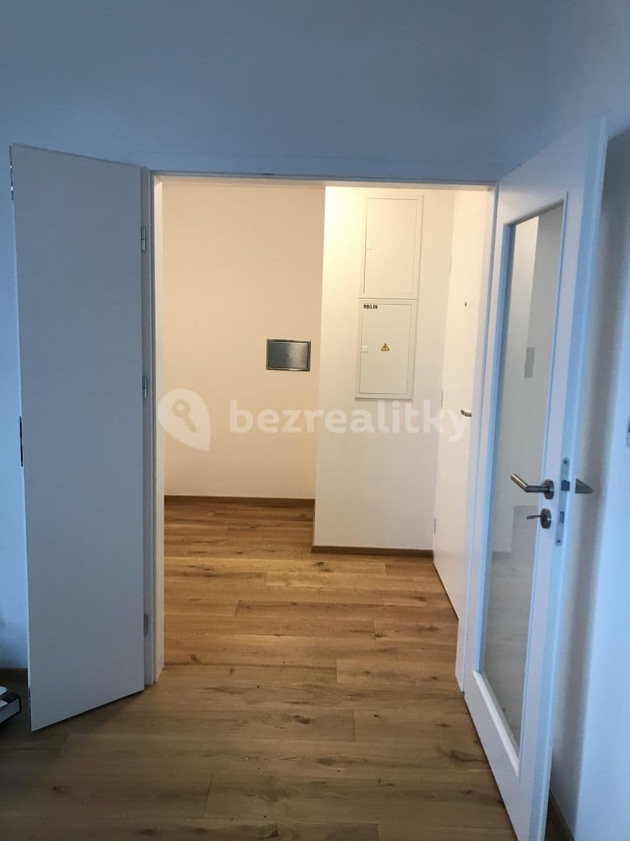 1 bedroom with open-plan kitchen flat to rent, 50 m², Žižkova, Horoměřice, Středočeský Region 1 bedroom with open-plan kitchen flat to rent, 50 m², Žižkova, Horoměřice, Středočeský Region
