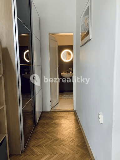 1 bedroom with open-plan kitchen flat for sale, 63 m², U Hostivařského nádraží, Prague, Prague