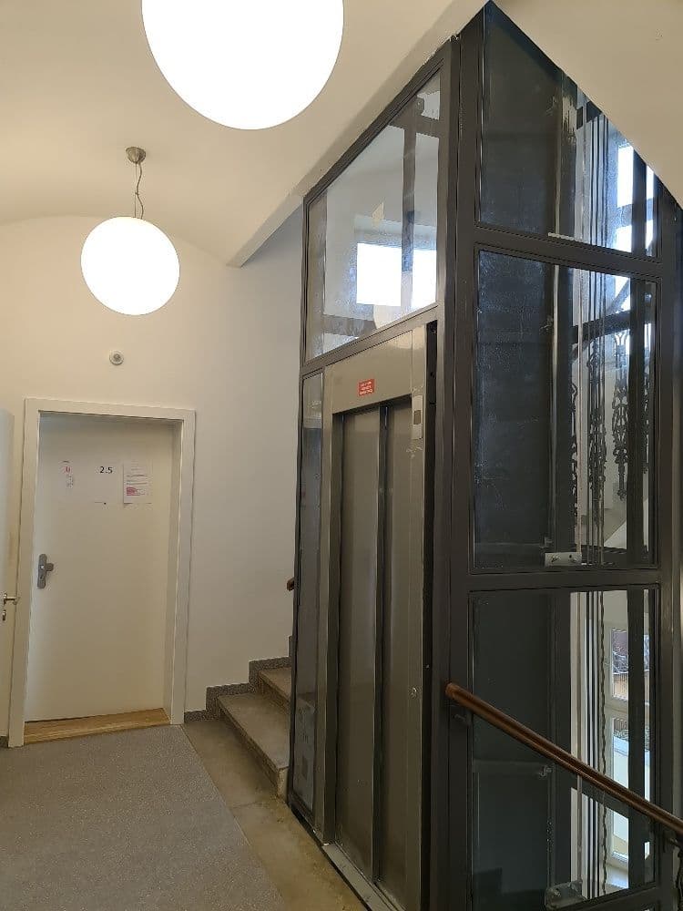 1 bedroom with open-plan kitchen flat to rent, 47 m², Tusarova, Prague, Prague 1 bedroom with open-plan kitchen flat to rent, 47 m², Tusarova, Prague, Prague