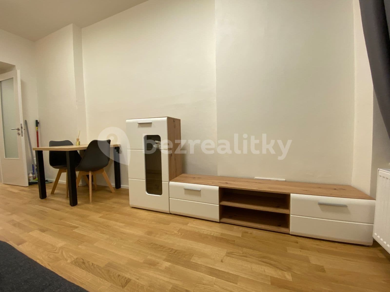 1 bedroom with open-plan kitchen flat to rent, 29 m², Tusarova, Prague, Prague 1 bedroom with open-plan kitchen flat to rent, 29 m², Tusarova, Prague, Prague