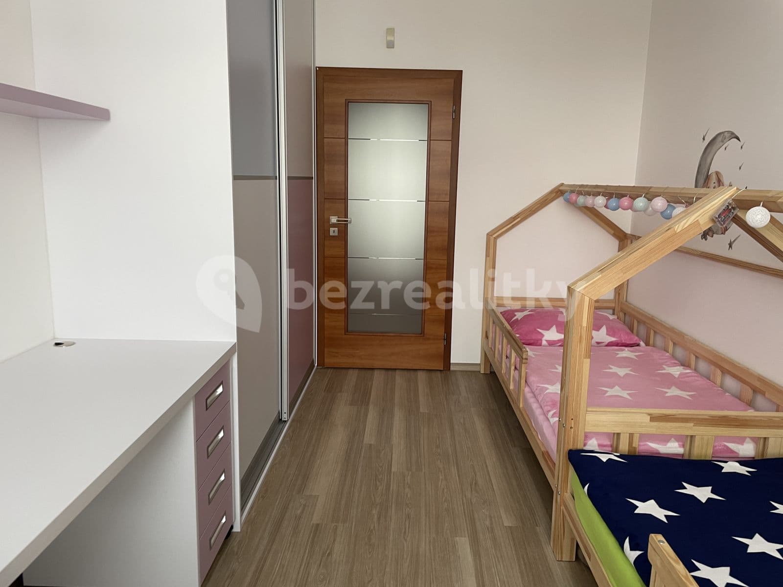 2 bedroom with open-plan kitchen flat to rent, 65 m², Žampiónová, Prague, Prague