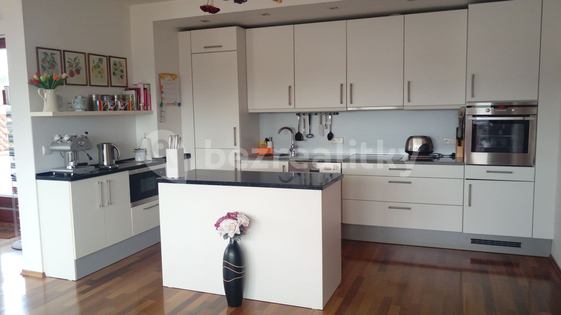 2 bedroom with open-plan kitchen flat to rent, 98 m², Podnádražní, Prague, Prague 2 bedroom with open-plan kitchen flat to rent, 98 m², Podnádražní, Prague, Prague