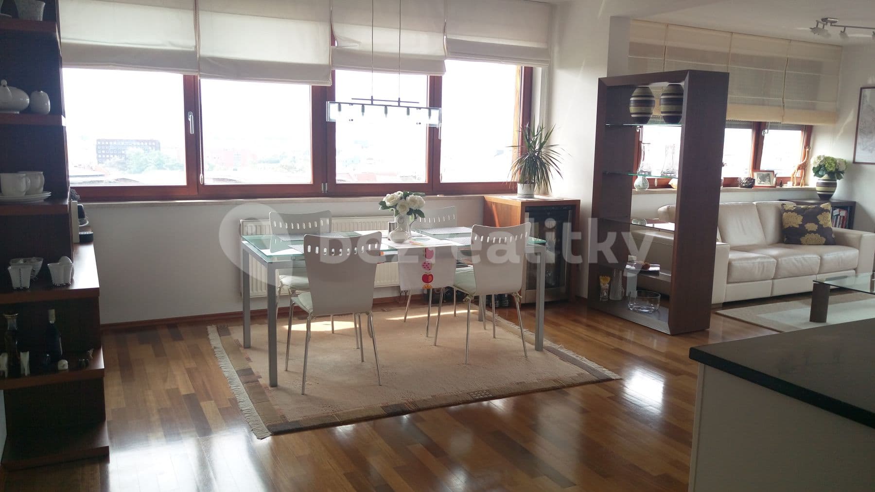 2 bedroom with open-plan kitchen flat to rent, 98 m², Podnádražní, Prague, Prague 2 bedroom with open-plan kitchen flat to rent, 98 m², Podnádražní, Prague, Prague