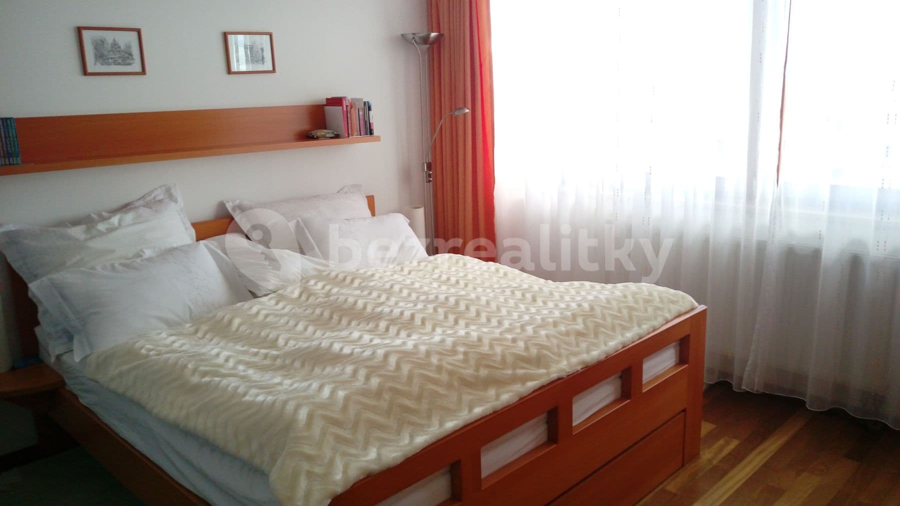 2 bedroom with open-plan kitchen flat to rent, 98 m², Podnádražní, Prague, Prague 2 bedroom with open-plan kitchen flat to rent, 98 m², Podnádražní, Prague, Prague