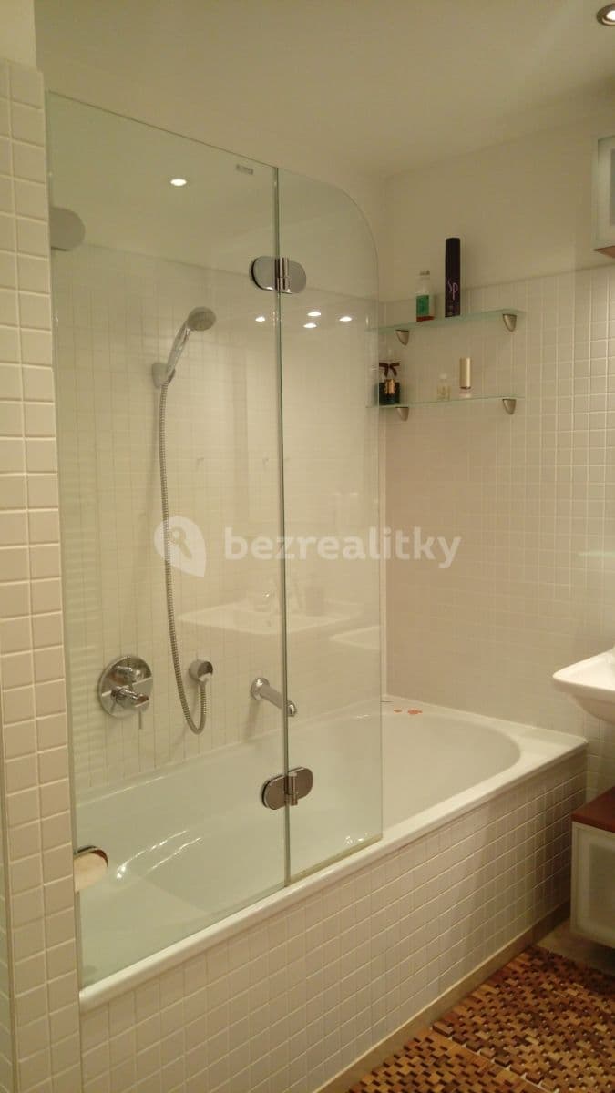 2 bedroom with open-plan kitchen flat to rent, 98 m², Podnádražní, Prague, Prague 2 bedroom with open-plan kitchen flat to rent, 98 m², Podnádražní, Prague, Prague