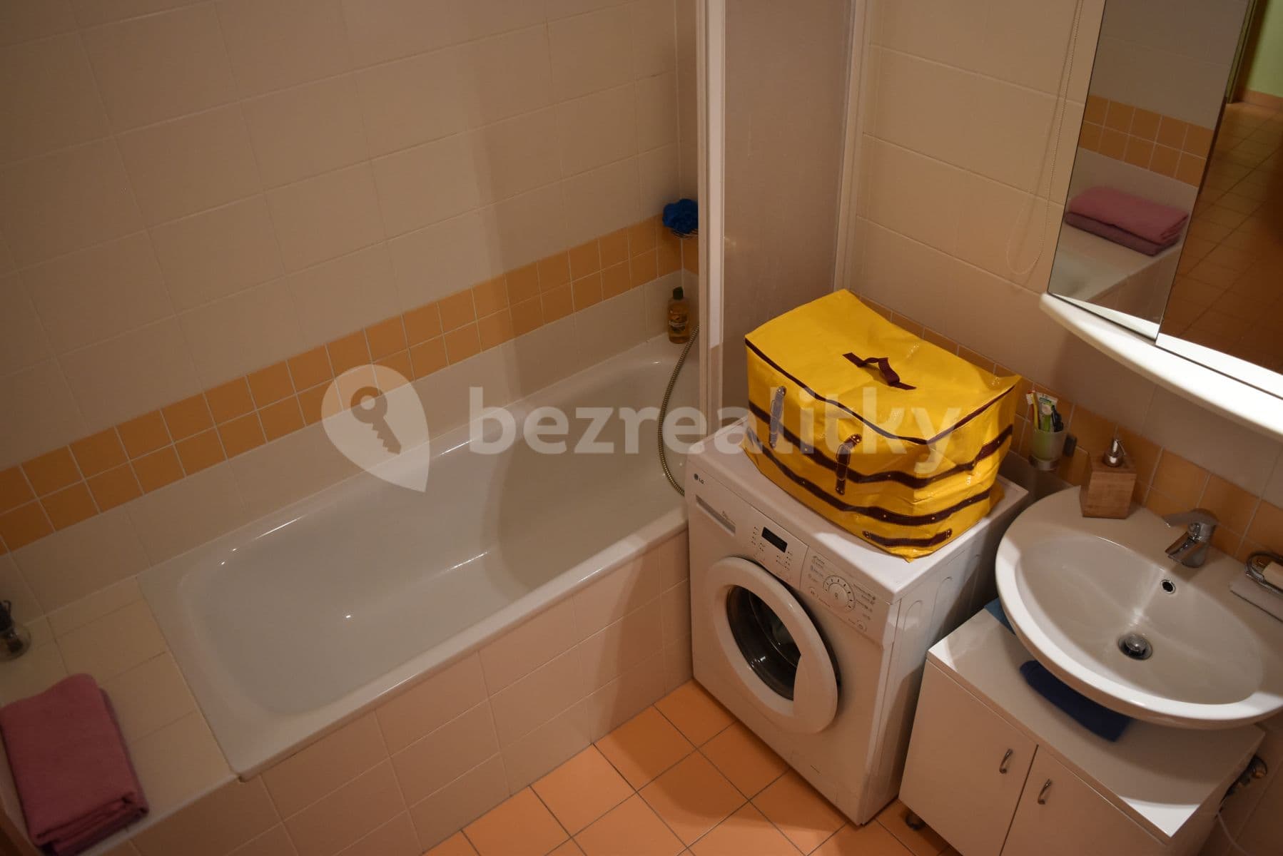 1 bedroom with open-plan kitchen flat to rent, 57 m², U Hostavického potoka, Prague, Prague 1 bedroom with open-plan kitchen flat to rent, 57 m², U Hostavického potoka, Prague, Prague