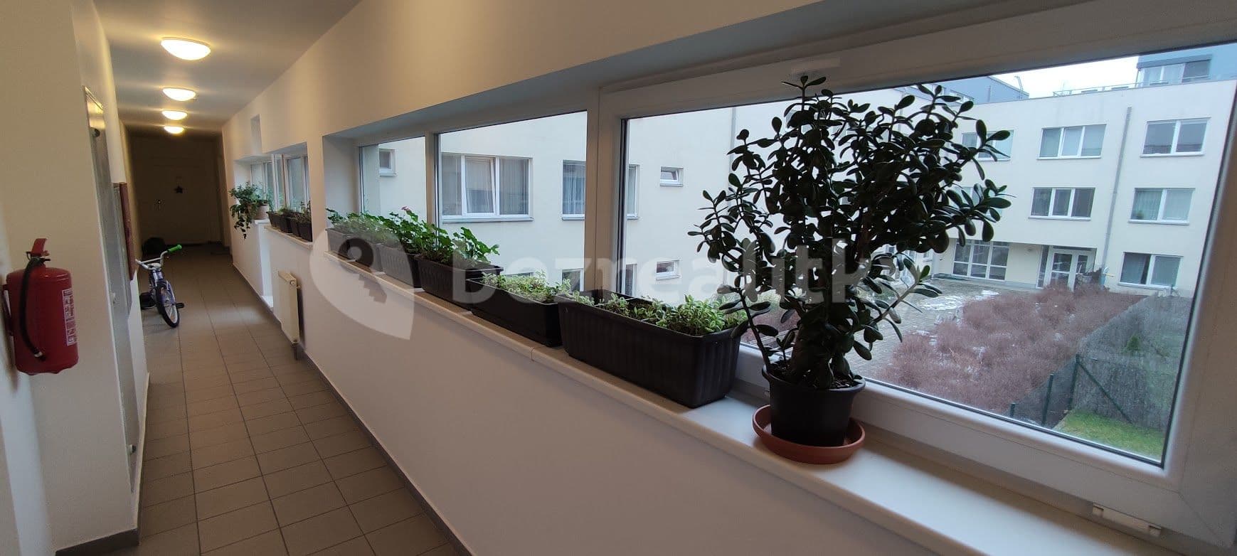 1 bedroom with open-plan kitchen flat to rent, 57 m², U Hostavického potoka, Prague, Prague 1 bedroom with open-plan kitchen flat to rent, 57 m², U Hostavického potoka, Prague, Prague