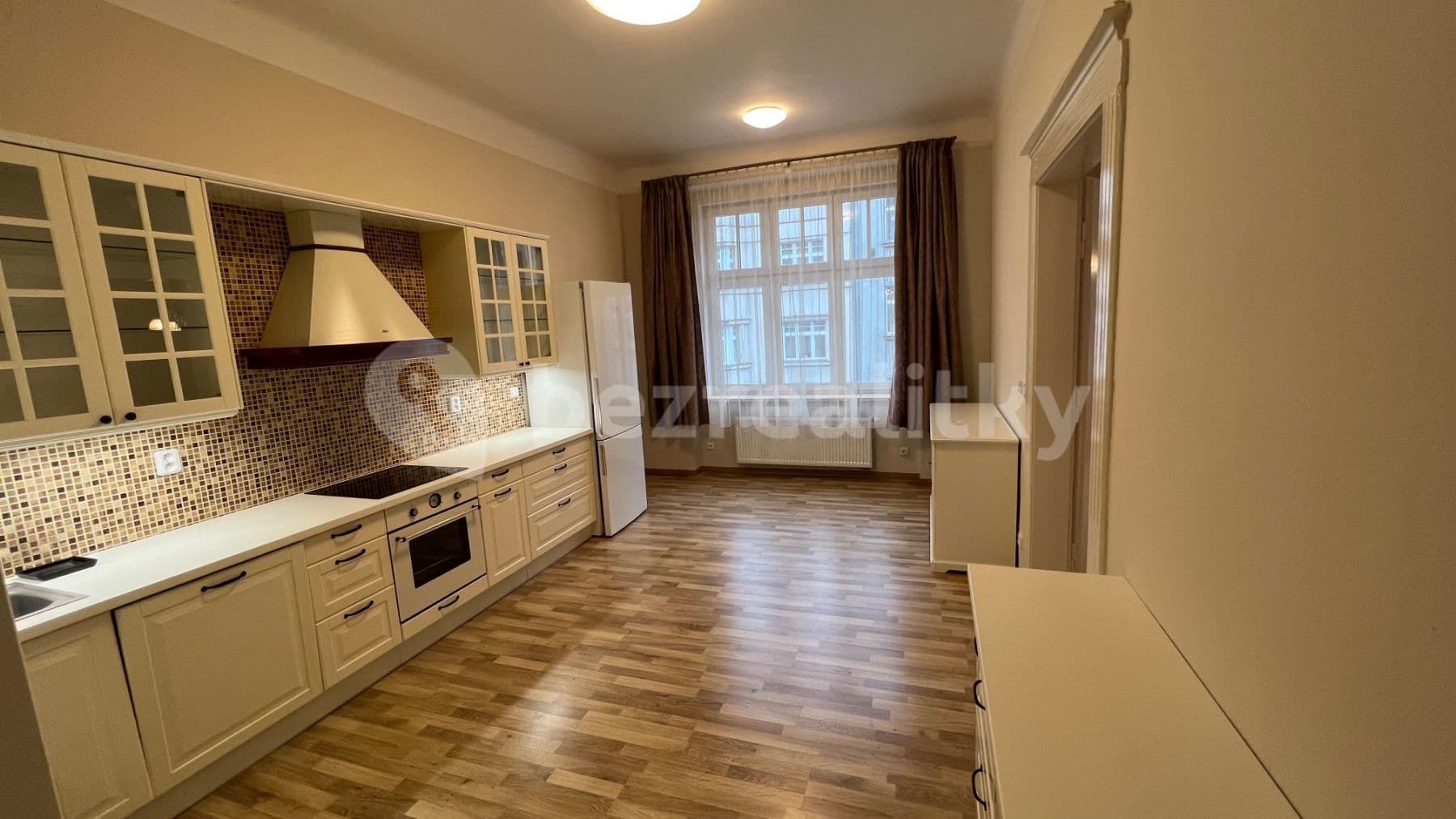 3 bedroom with open-plan kitchen flat to rent, 110 m², Československé armády, Prague, Prague 3 bedroom with open-plan kitchen flat to rent, 110 m², Československé armády, Prague, Prague