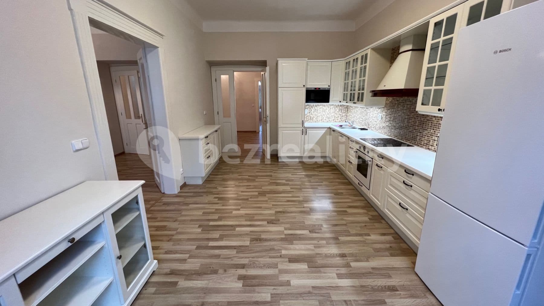 3 bedroom with open-plan kitchen flat to rent, 110 m², Československé armády, Prague, Prague 3 bedroom with open-plan kitchen flat to rent, 110 m², Československé armády, Prague, Prague