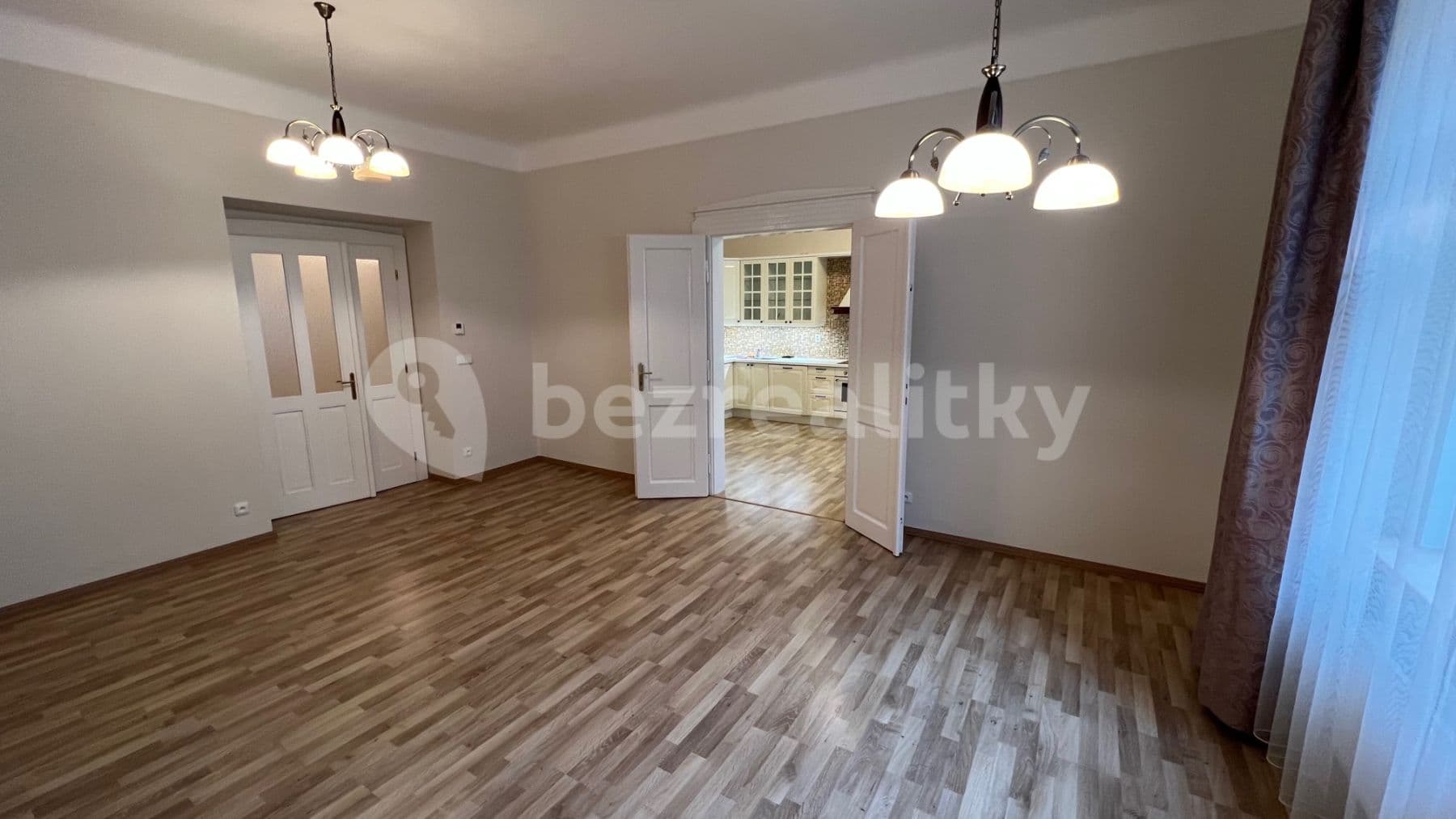 3 bedroom with open-plan kitchen flat to rent, 110 m², Československé armády, Prague, Prague 3 bedroom with open-plan kitchen flat to rent, 110 m², Československé armády, Prague, Prague