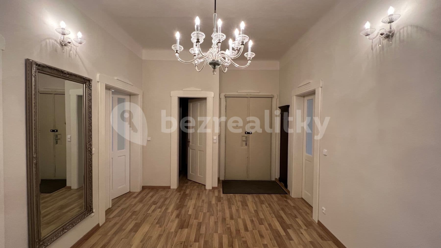 3 bedroom with open-plan kitchen flat to rent, 110 m², Československé armády, Prague, Prague 3 bedroom with open-plan kitchen flat to rent, 110 m², Československé armády, Prague, Prague