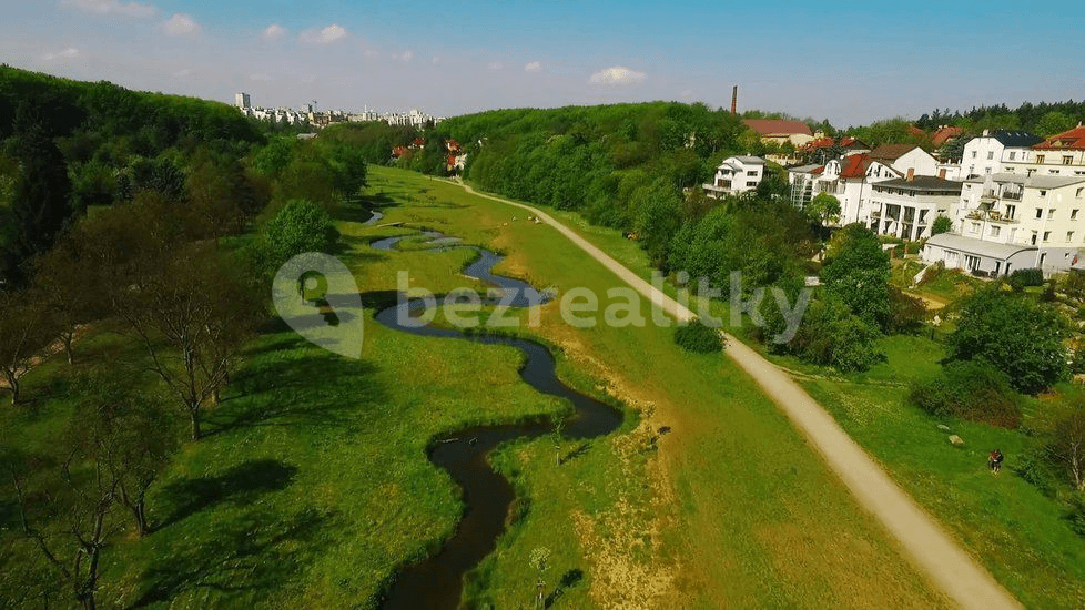 1 bedroom with open-plan kitchen flat to rent, 72 m², Mezitraťová, Prague, Prague 1 bedroom with open-plan kitchen flat to rent, 72 m², Mezitraťová, Prague, Prague