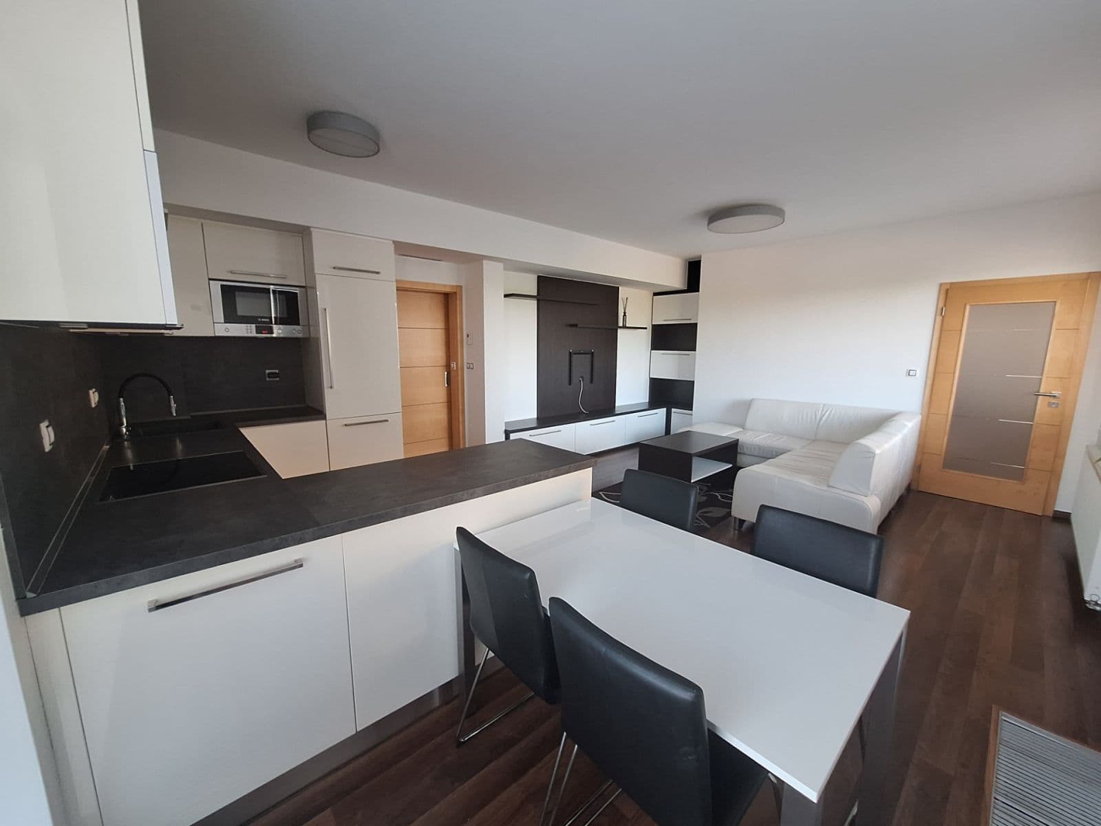 2 bedroom with open-plan kitchen flat to rent, 70 m², Kamechy, Brno, Jihomoravský Region 2 bedroom with open-plan kitchen flat to rent, 70 m², Kamechy, Brno, Jihomoravský Region