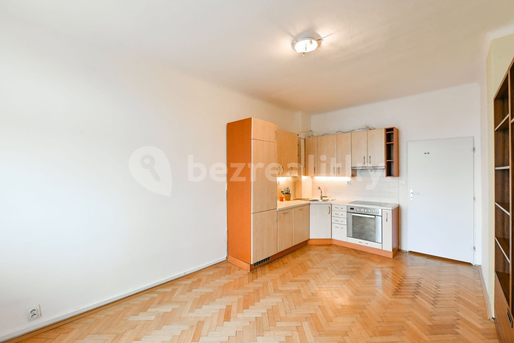1 bedroom with open-plan kitchen flat to rent, 52 m², Jankovcova, Prague, Prague 1 bedroom with open-plan kitchen flat to rent, 52 m², Jankovcova, Prague, Prague
