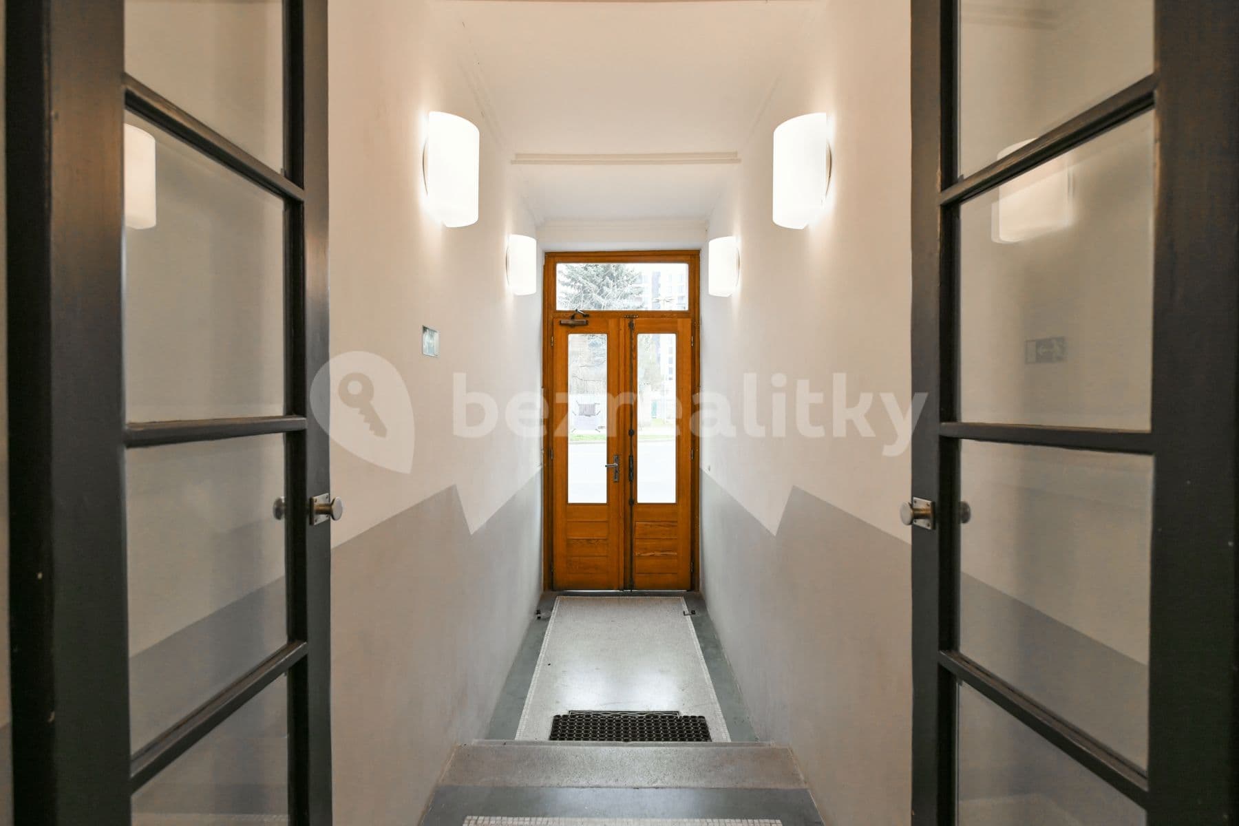 1 bedroom with open-plan kitchen flat to rent, 52 m², Jankovcova, Prague, Prague 1 bedroom with open-plan kitchen flat to rent, 52 m², Jankovcova, Prague, Prague