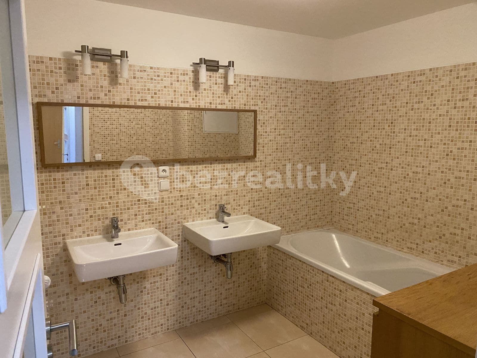 1 bedroom with open-plan kitchen flat to rent, 64 m², Přemyslovská, Roztoky, Středočeský Region 1 bedroom with open-plan kitchen flat to rent, 64 m², Přemyslovská, Roztoky, Středočeský Region