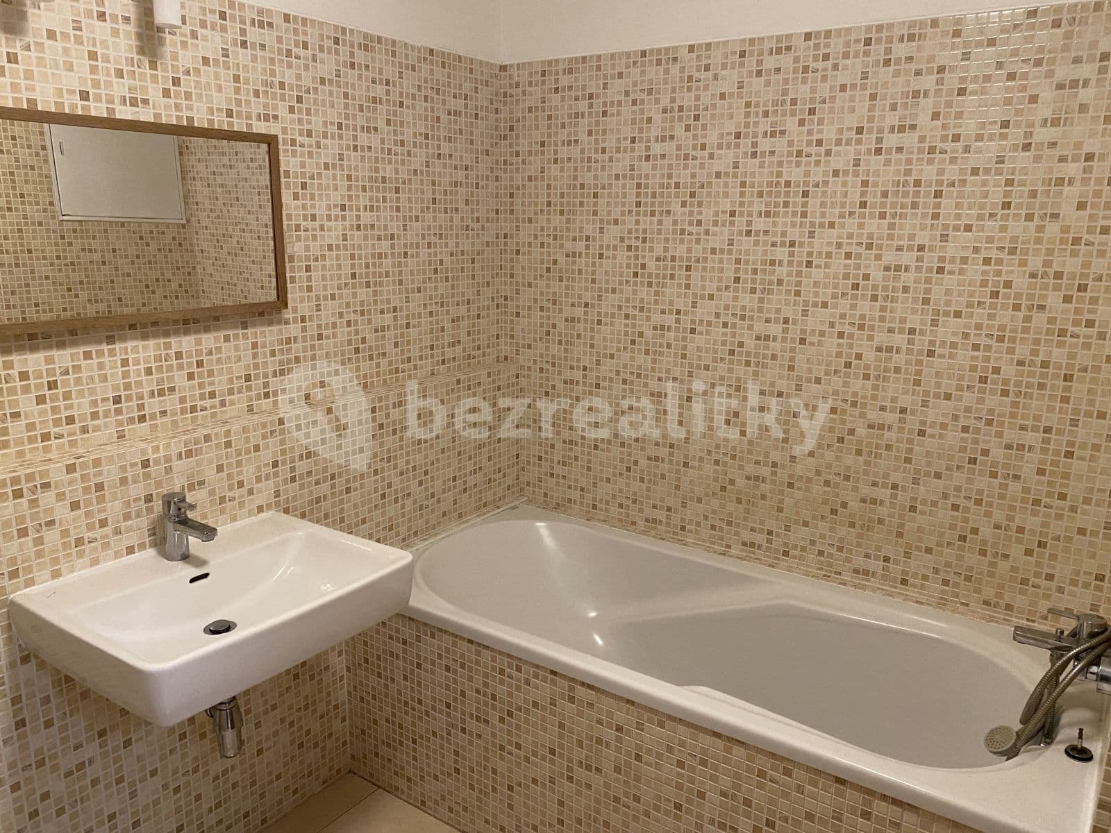 1 bedroom with open-plan kitchen flat to rent, 64 m², Přemyslovská, Roztoky, Středočeský Region 1 bedroom with open-plan kitchen flat to rent, 64 m², Přemyslovská, Roztoky, Středočeský Region