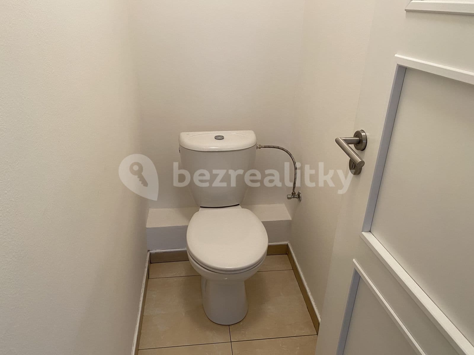 1 bedroom with open-plan kitchen flat to rent, 64 m², Přemyslovská, Roztoky, Středočeský Region 1 bedroom with open-plan kitchen flat to rent, 64 m², Přemyslovská, Roztoky, Středočeský Region