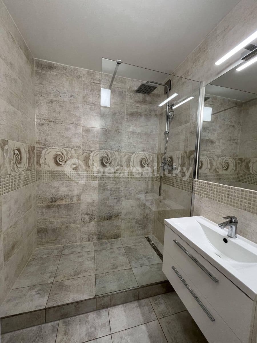 3 bedroom flat to rent, 82 m², Petržílkova, Prague, Prague 3 bedroom flat to rent, 82 m², Petržílkova, Prague, Prague