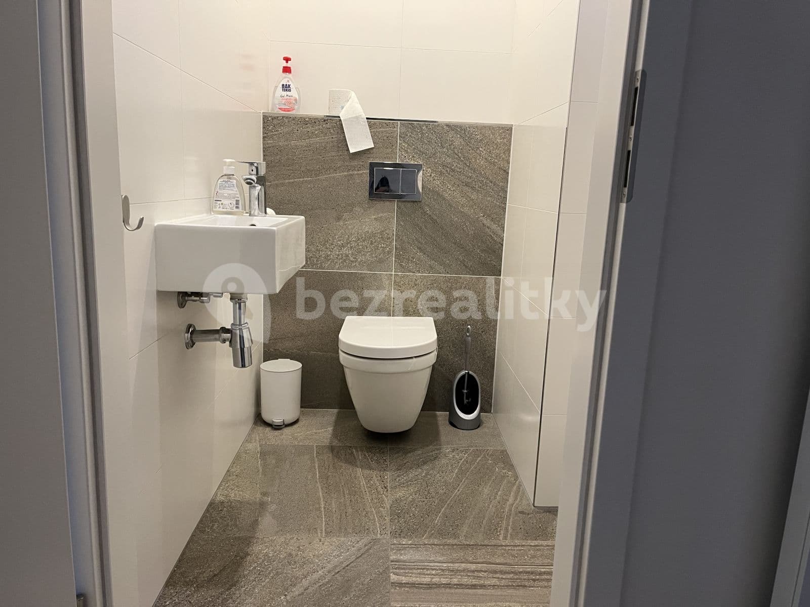 2 bedroom with open-plan kitchen flat to rent, 80 m², Kodaňská, Prague, Prague 2 bedroom with open-plan kitchen flat to rent, 80 m², Kodaňská, Prague, Prague