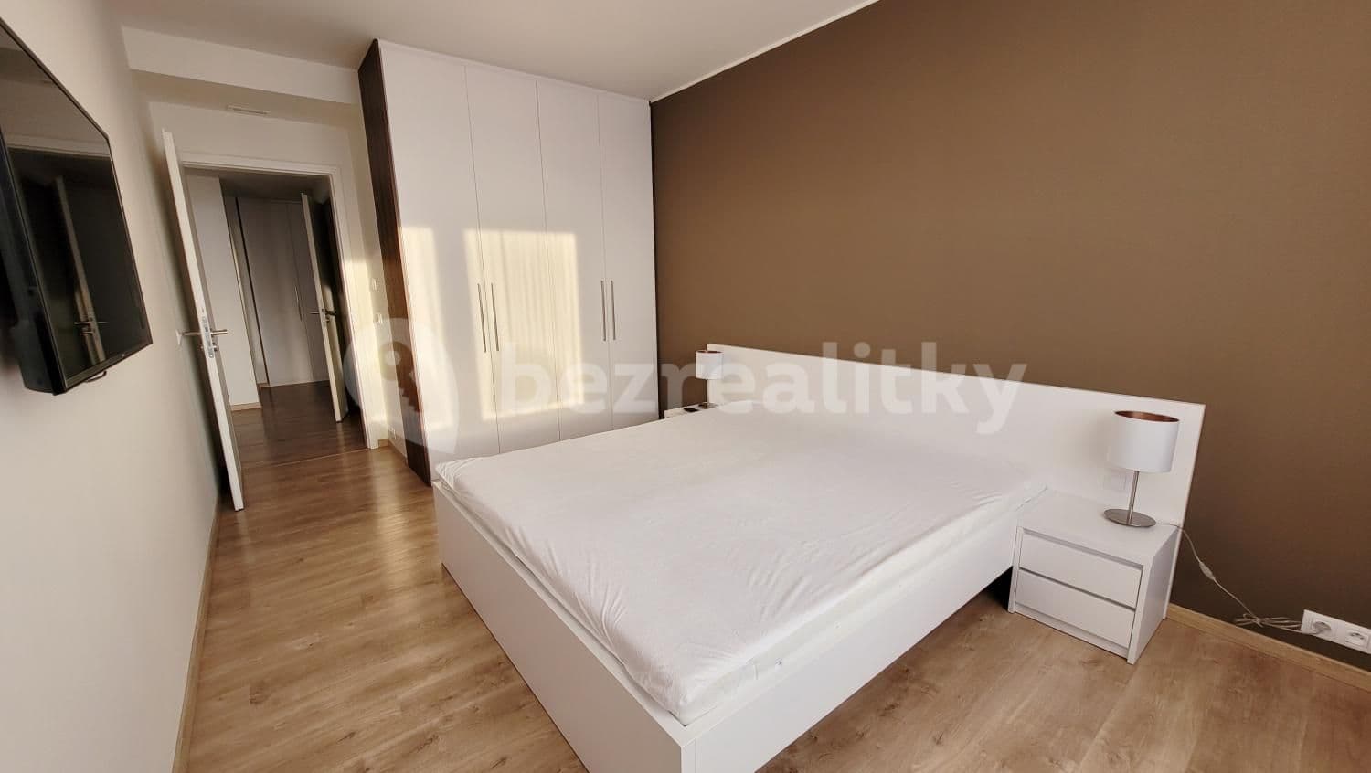 2 bedroom with open-plan kitchen flat to rent, 88 m², Mukařovského, Prague, Prague