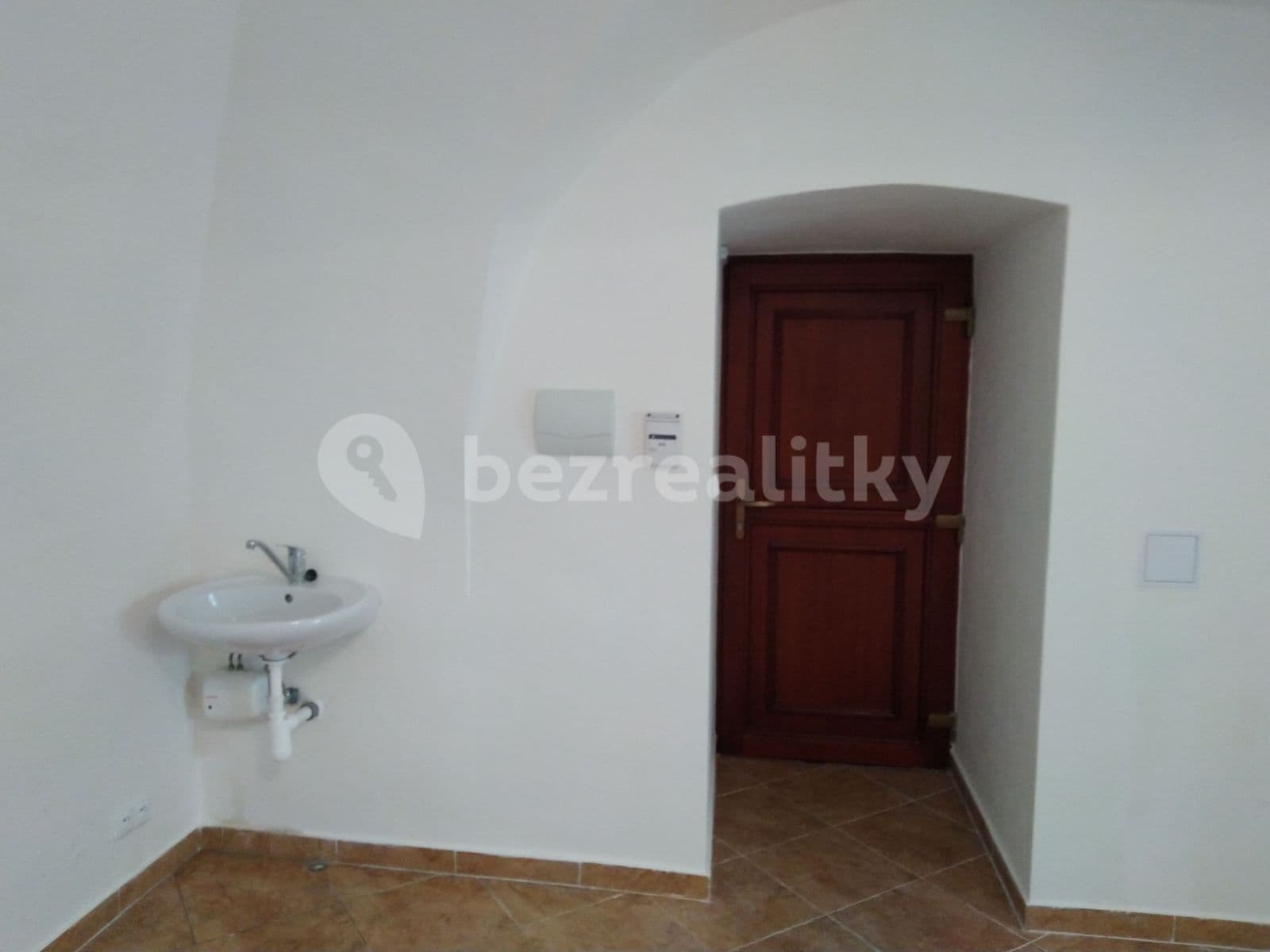 non-residential property to rent, 30 m², Kynského, Slaný, Středočeský Region non-residential property to rent, 30 m², Kynského, Slaný, Středočeský Region