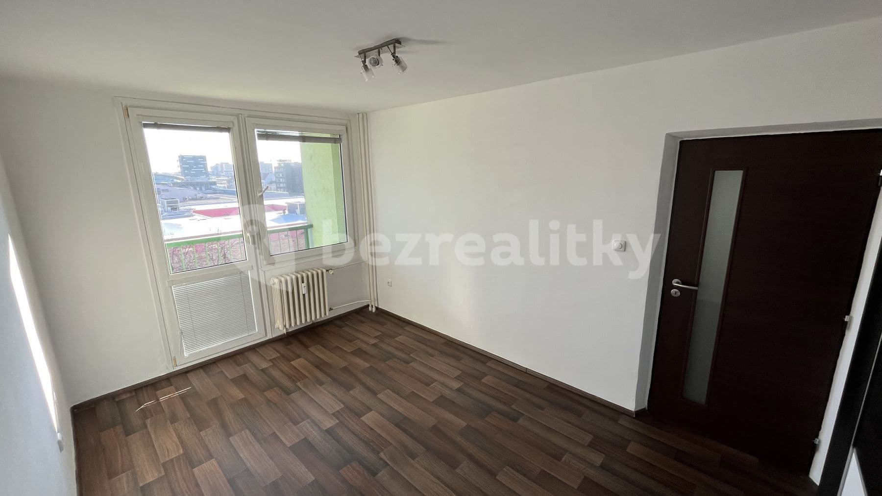 1 bedroom with open-plan kitchen flat to rent, 50 m², K Polabinám, Pardubice, Pardubický Region