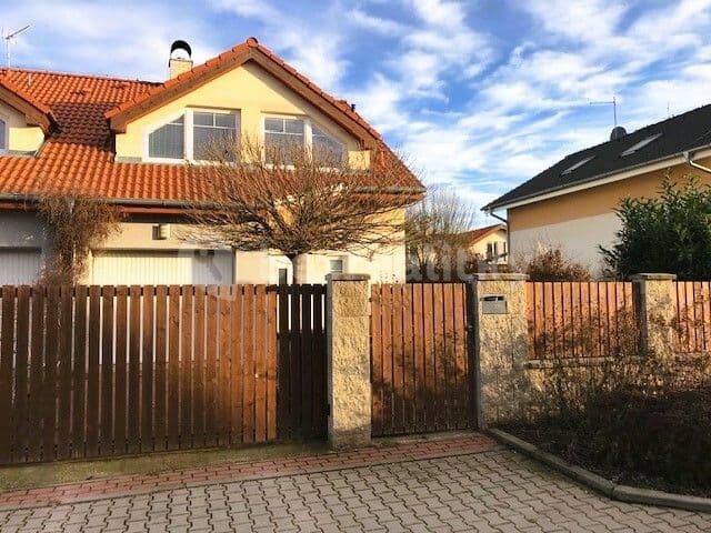 house to rent, 124 m², Sněženková, Brandýs nad Labem-Stará Boleslav, Středočeský Region house to rent, 124 m², Sněženková, Brandýs nad Labem-Stará Boleslav, Středočeský Region