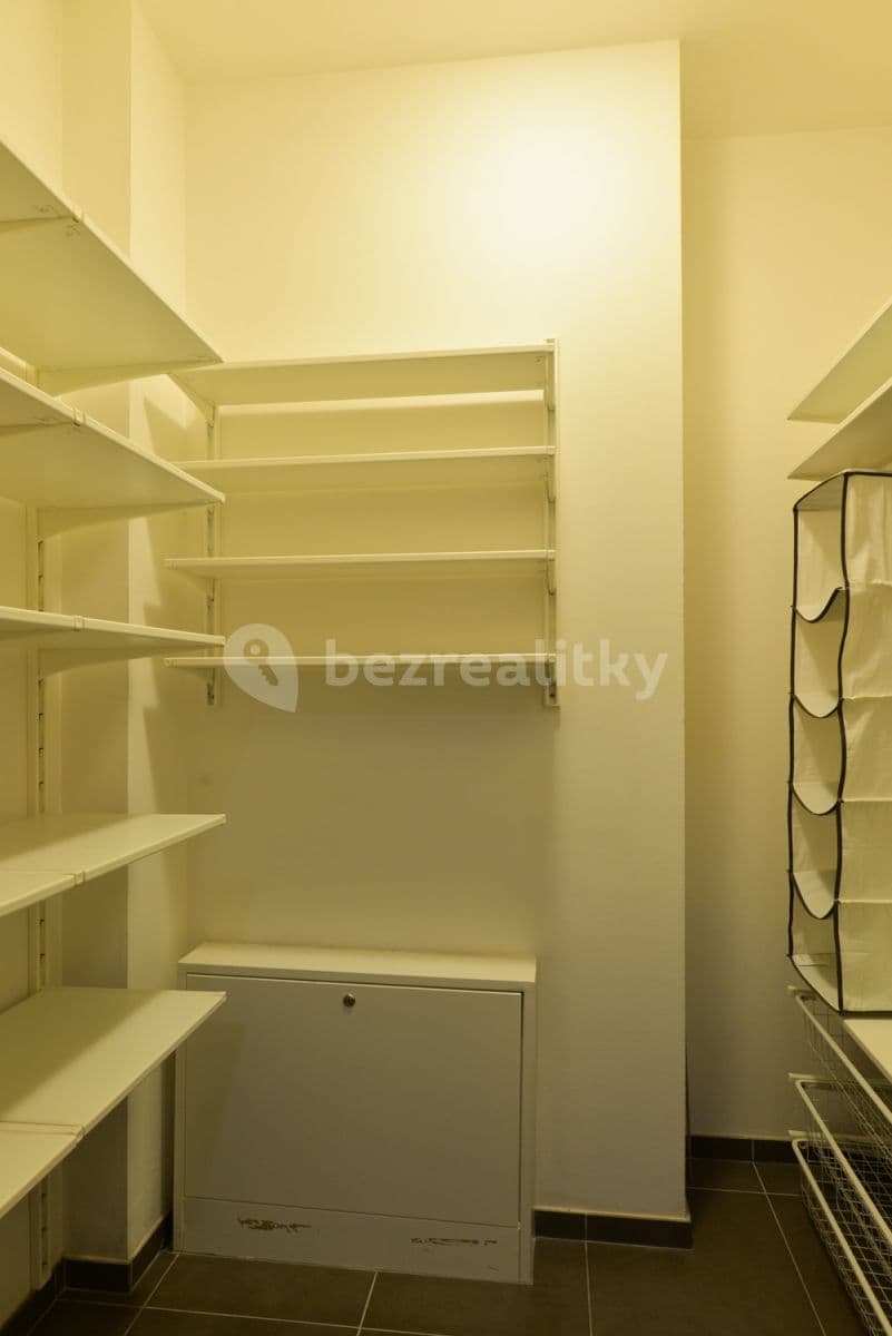 1 bedroom with open-plan kitchen flat to rent, 87 m², Kudrnova, Prague, Prague 1 bedroom with open-plan kitchen flat to rent, 87 m², Kudrnova, Prague, Prague