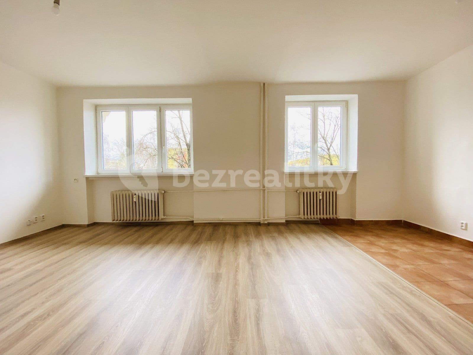 2 bedroom with open-plan kitchen flat to rent, 76 m², Opavská, Ostrava, Moravskoslezský Region