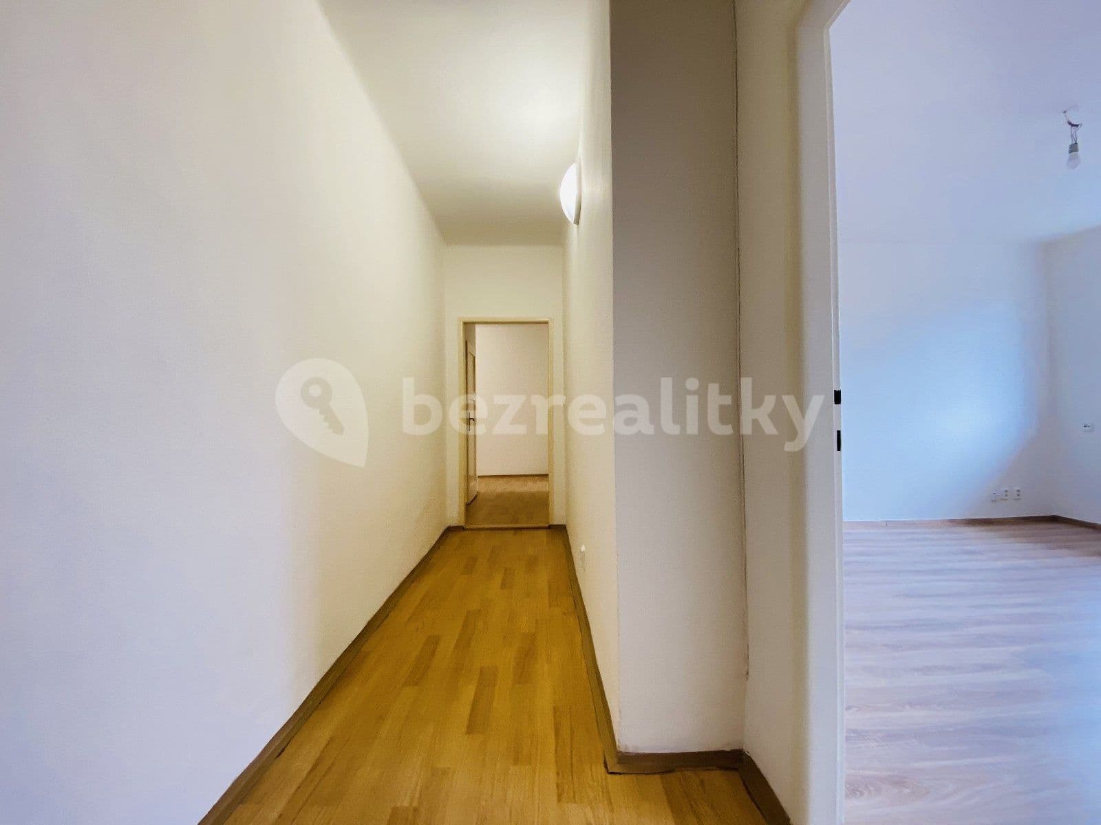 2 bedroom with open-plan kitchen flat to rent, 76 m², Opavská, Ostrava, Moravskoslezský Region