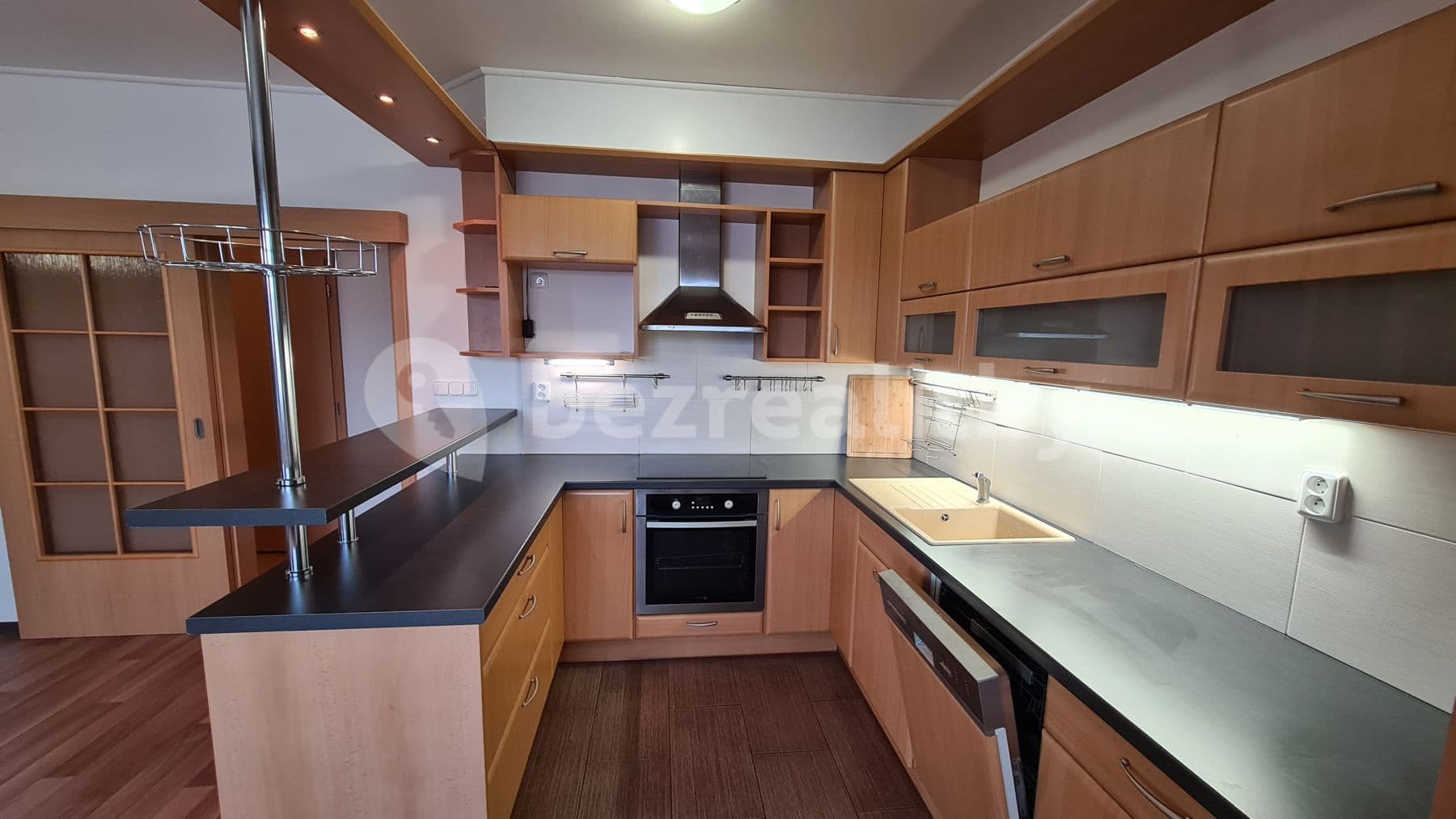 2 bedroom with open-plan kitchen flat to rent, 92 m², Marie Podvalové, Prague, Prague 2 bedroom with open-plan kitchen flat to rent, 92 m², Marie Podvalové, Prague, Prague