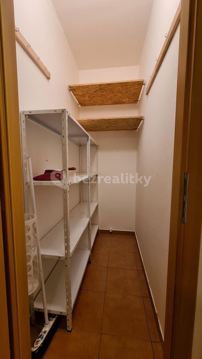 2 bedroom with open-plan kitchen flat to rent, 92 m², Marie Podvalové, Prague, Prague 2 bedroom with open-plan kitchen flat to rent, 92 m², Marie Podvalové, Prague, Prague