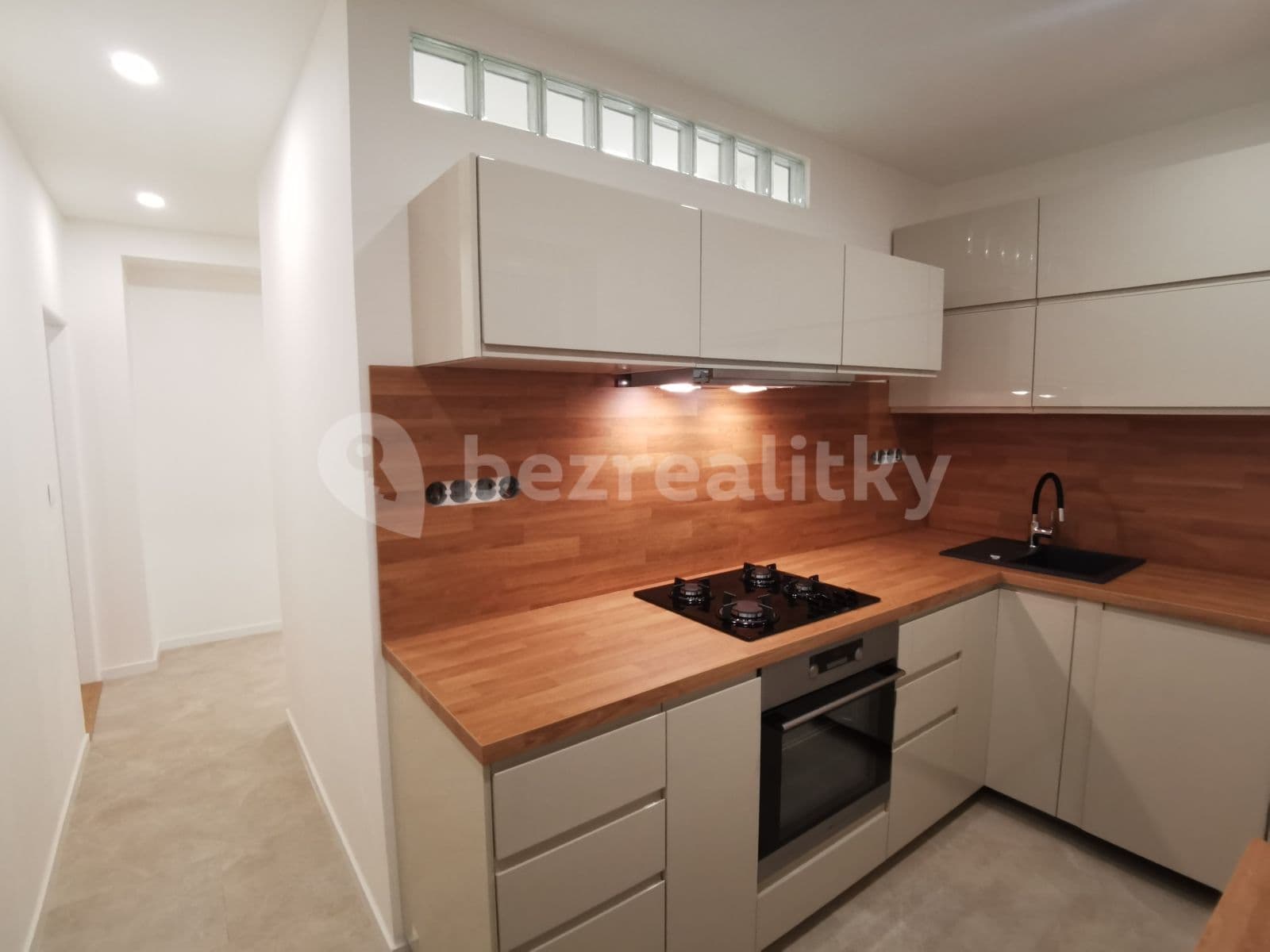 3 bedroom flat to rent, 64 m², Brigádníků, Prague, Prague 3 bedroom flat to rent, 64 m², Brigádníků, Prague, Prague